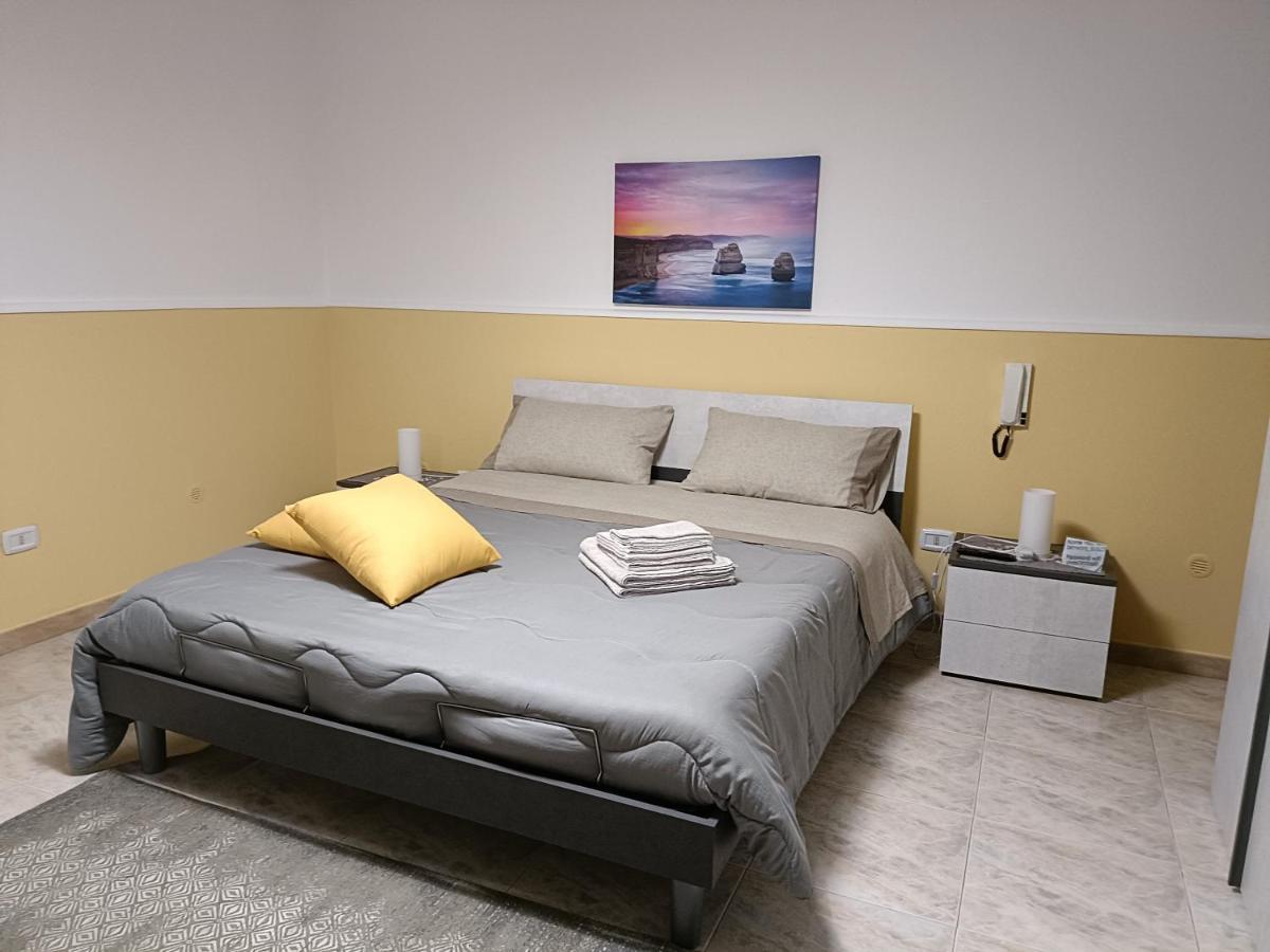 Casa Vacanze Campi Salentina Bagian luar foto