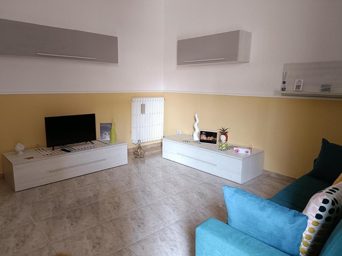 Casa Vacanze Campi Salentina Bagian luar foto